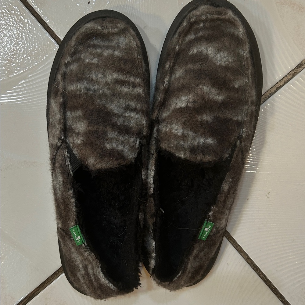 Sanuk Grey, white and Black Women's Moccasins